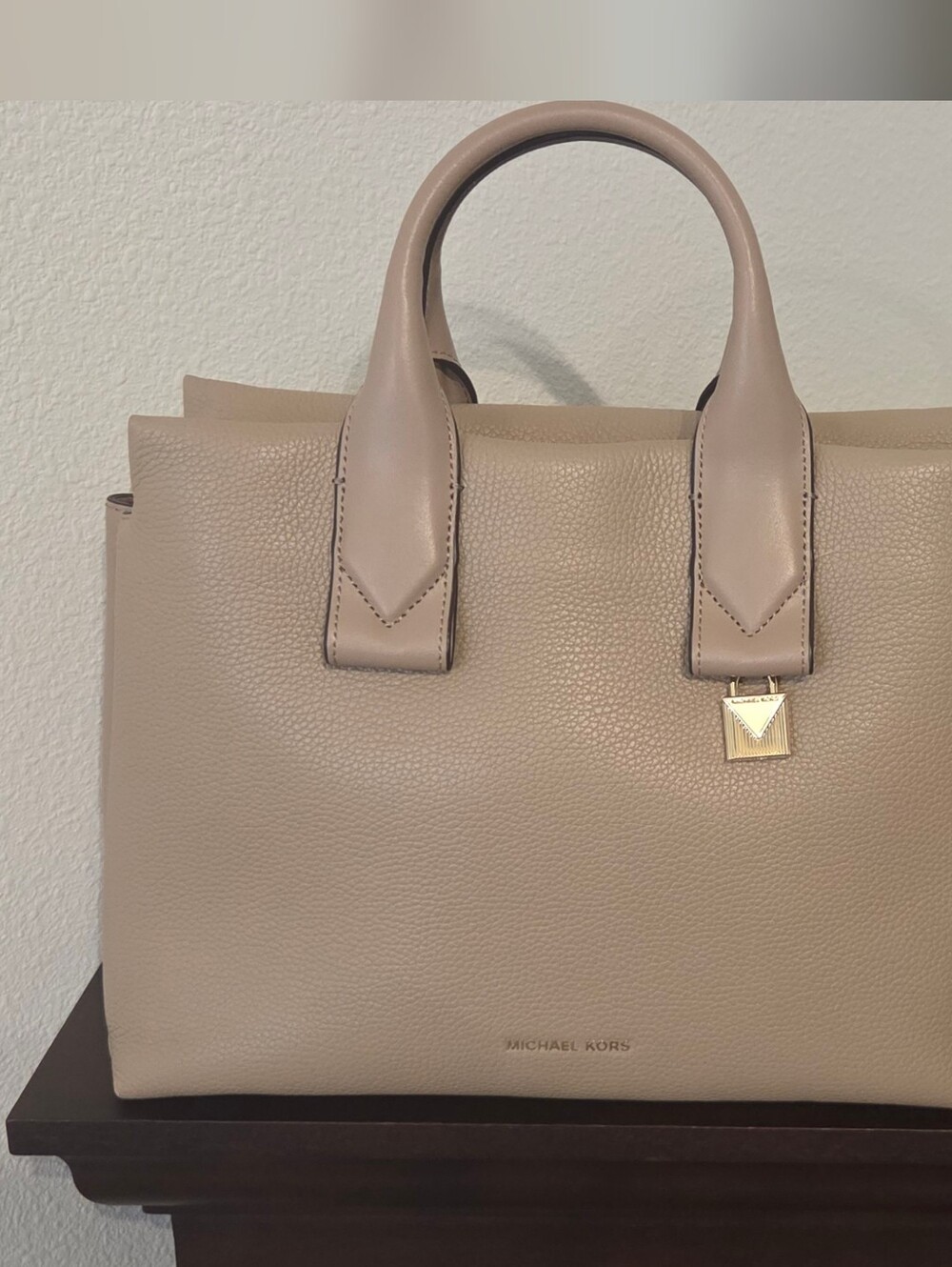 NWOT Michael Kors Pebbled Leather Satchel W/crossbody Strap – Taupe/Truffle